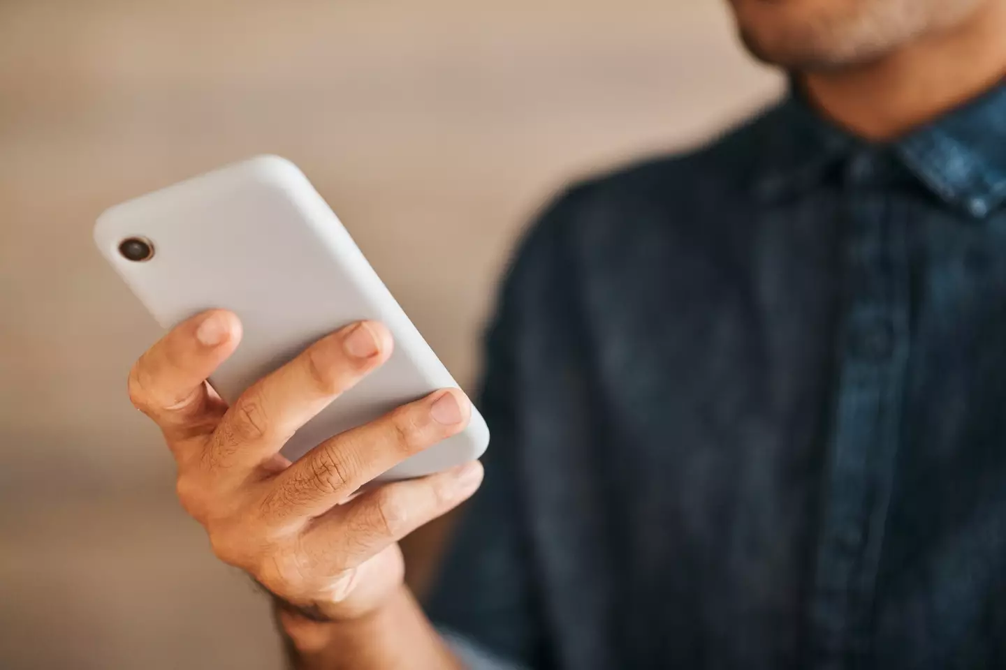 Sukru Haskan was shocked when his iPhone was snatched right out of his hands in London. (Getty Stock Image)
