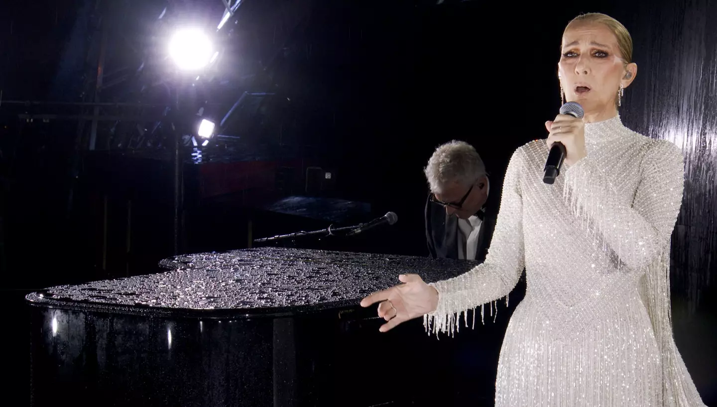 The singer made a triumphant return to the stage in Paris (IOC via Getty Images / Loic Venance)