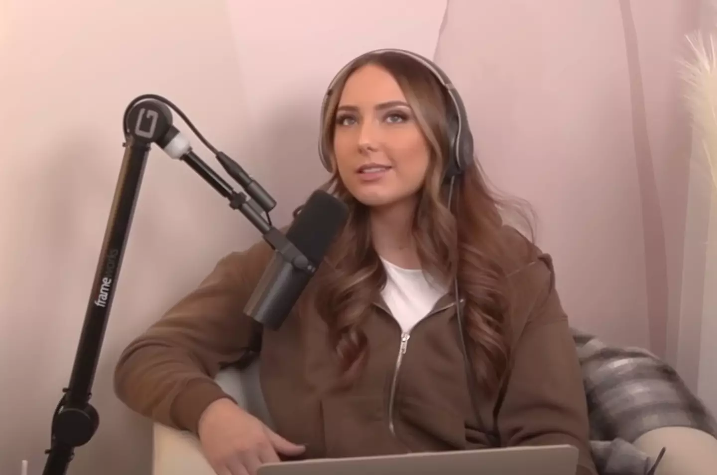 Hailie Jade spoke about what her dad was like when she was a kid (YouTube/ just a little shady podcast)