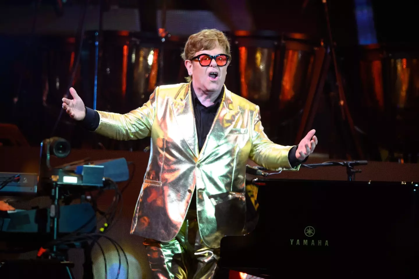 Elton lapped up the applause from the gigantic Glasto crowd.