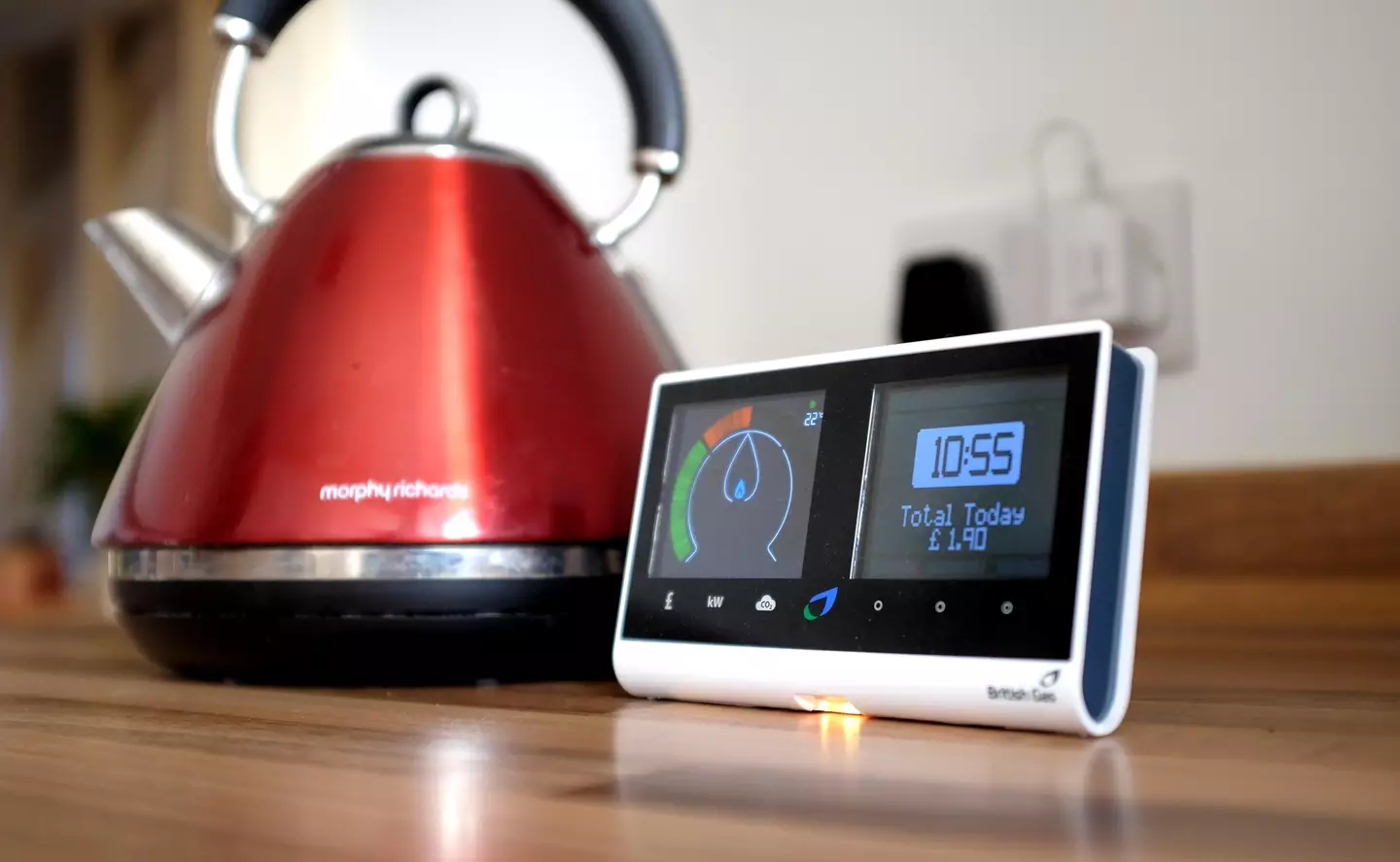 Houses with a smart meter could get money for not using electricity during peak times.