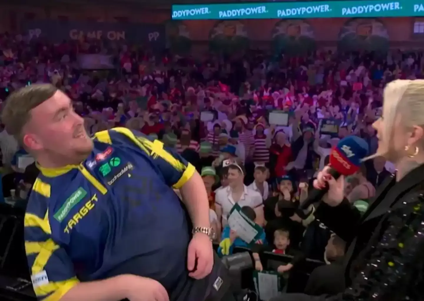 The Ally Pally wasp is back at it again (Sky Sports)