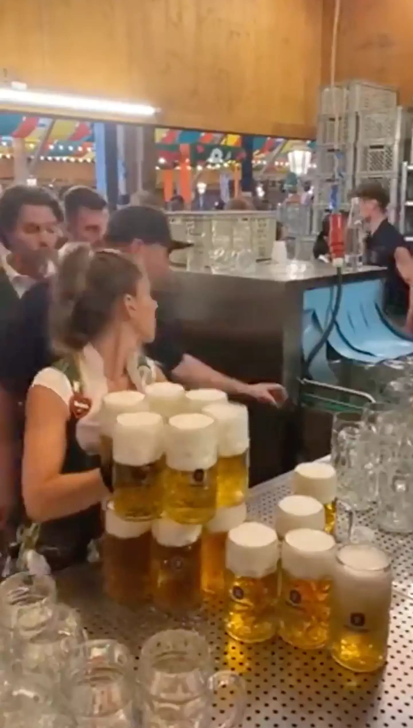 The waitress managed to hold a whopping 13 steins.