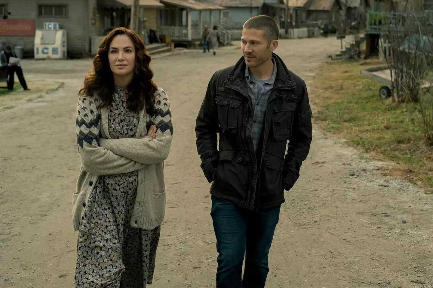 Kate Siegel and Zach Gilford (Netflix)