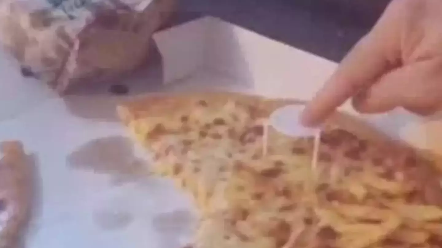 Man claims he knows why takeaway pizzas come with a plastic stool