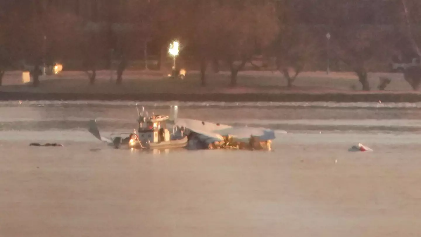 'No survivors’ expected as officials give update on ‘devastating’ American Airlines plane and helicopter crash