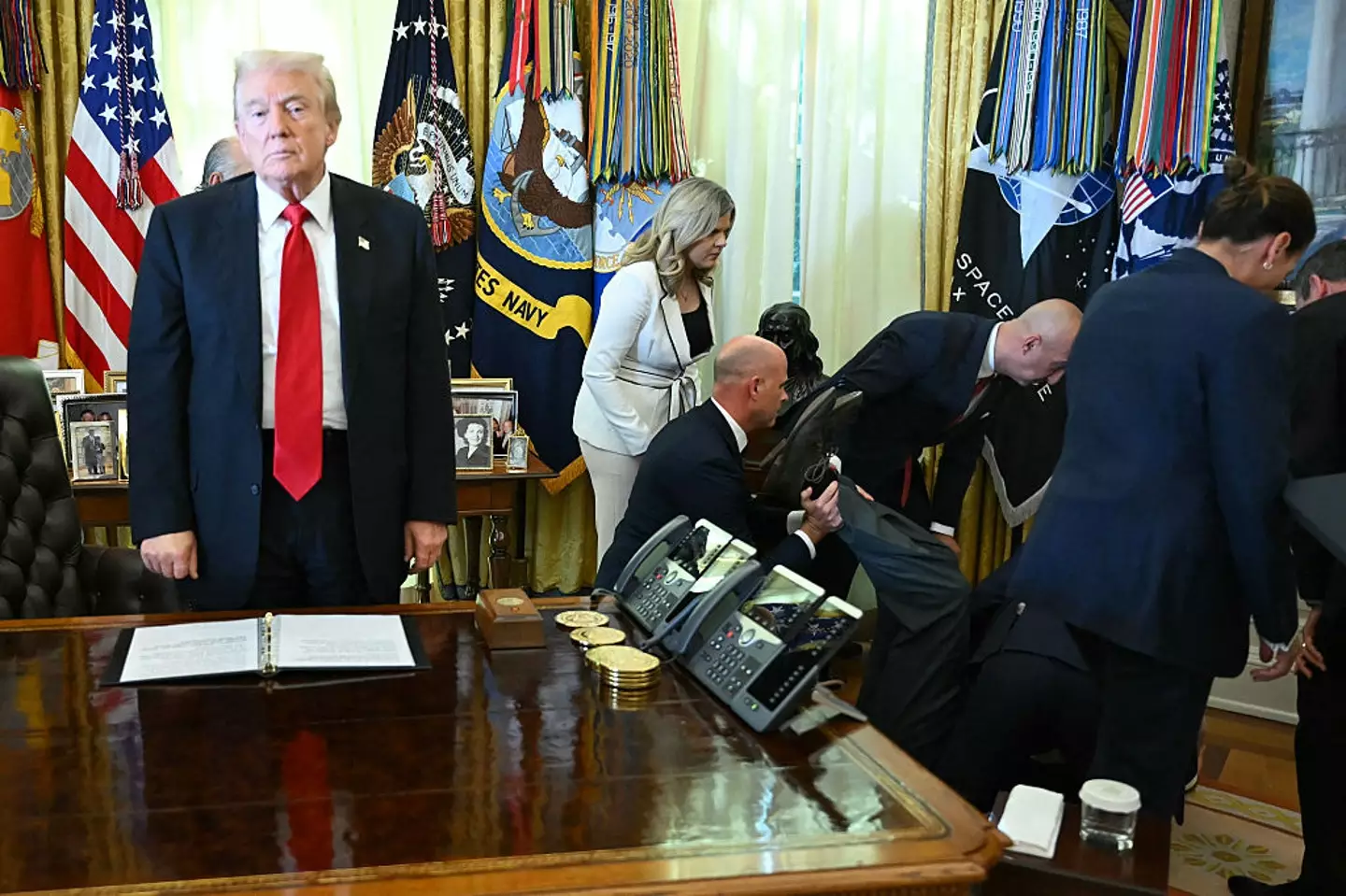 A White House guest fainted during an Oval Office announcement on GLP-1 and GIP drug prices, prompting it to be cut short (ANDREW CABALLERO-REYNOLDS/AFP via Getty Images)