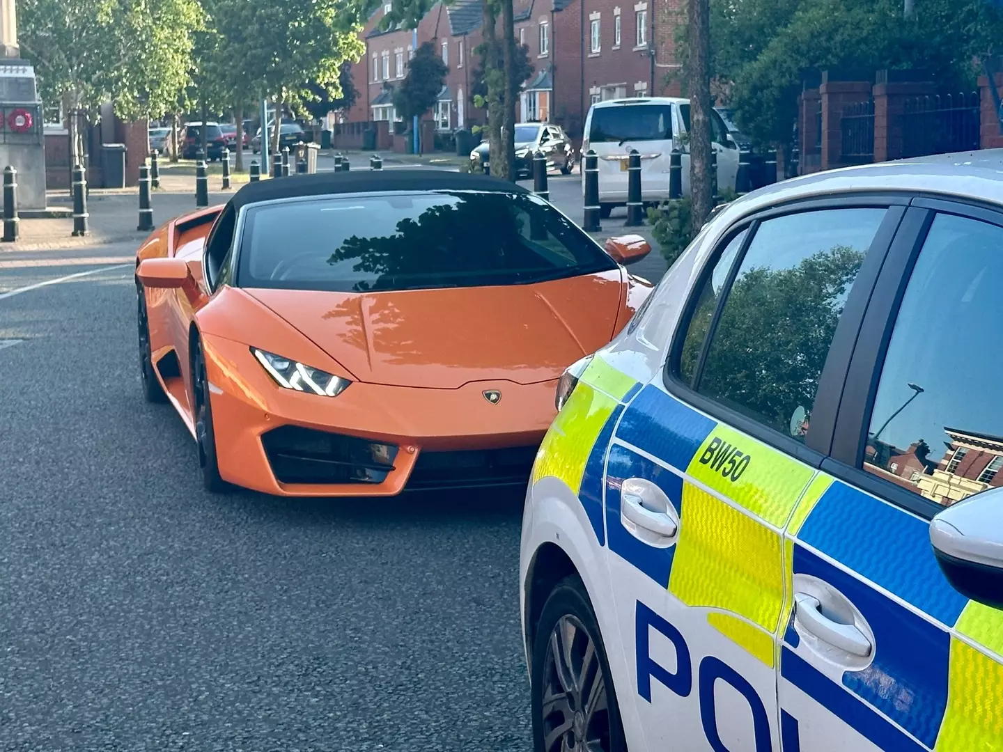 Police pulled over the driver of this Lamborghini Huracan Spyder after discovering it had no road tax.