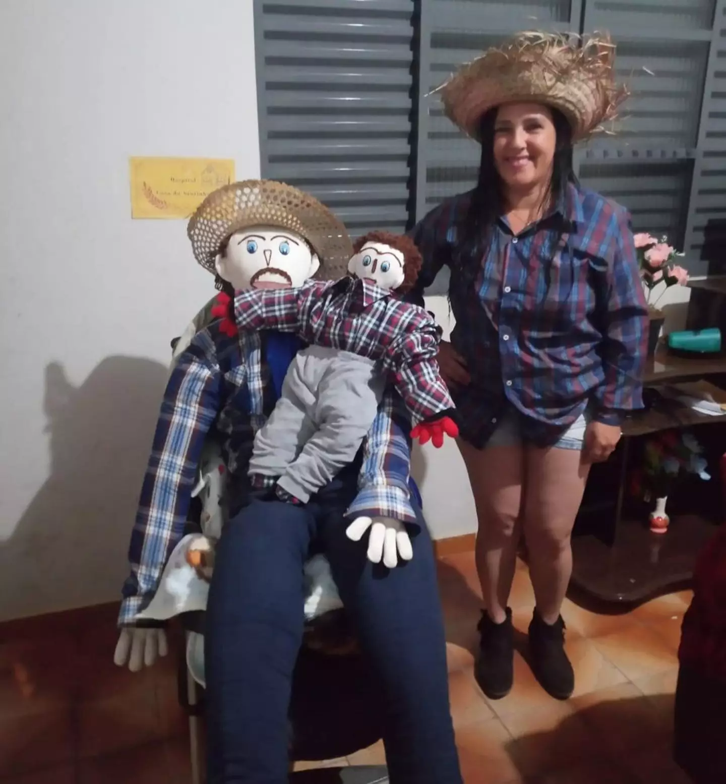 It gets even worse for Meirivone, as she also has three kids to take care of - Carol and Diego, and their newborn.