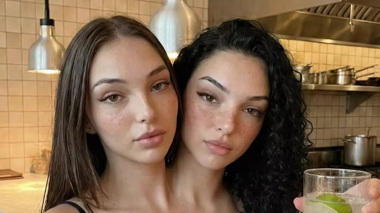 Instagram/@itsvaleriaandcamila