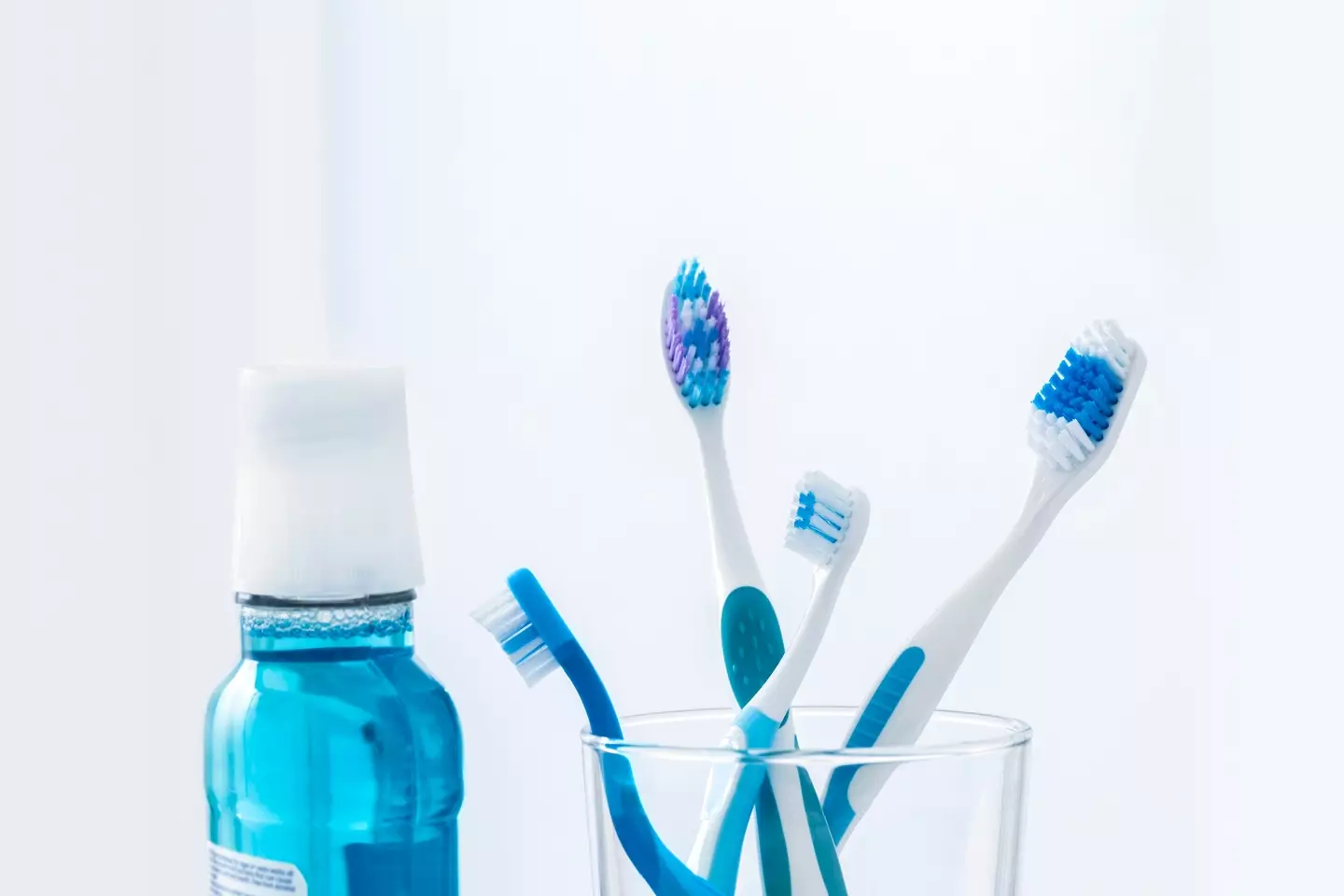 Using mouthwash after lunch is a better time (Getty Stock Images)