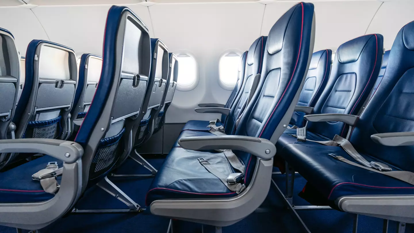 Pilot causes debate after explaining one thing you should do if you have a window seat on a flight