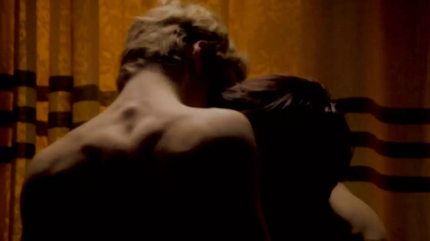 He filmed a number of intimate scenes in the show (E4)