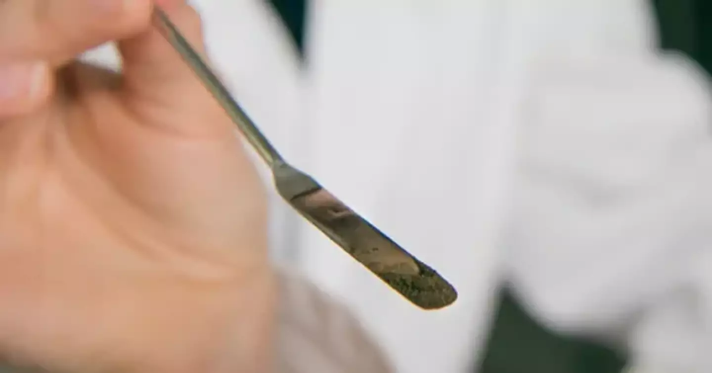 A gram of Nitrogen Atom-Based Endohedral Fullerenes is worth £106,000,000 (University of Oxford/ Getty)