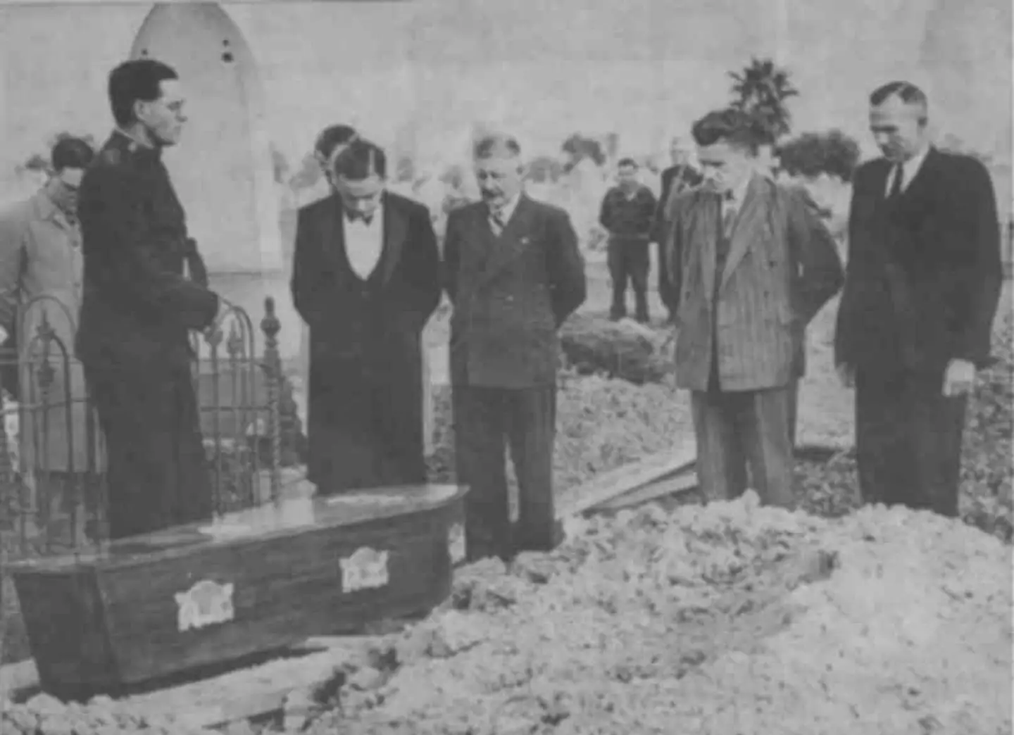The mystery man was buried with a tombstone reading "Here lies the unknown man who was found at Somerton Beach".