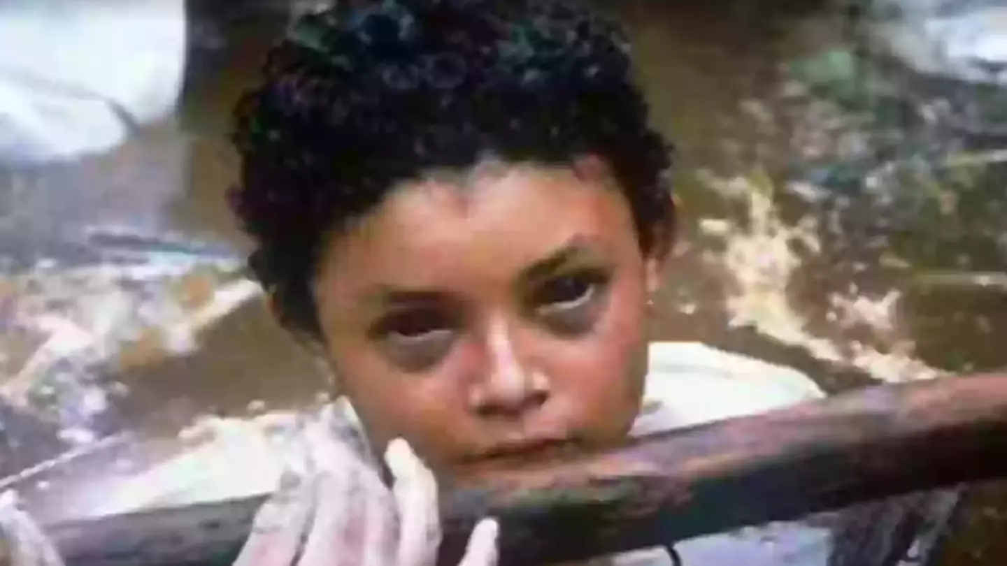 Photographer who took haunting shot of trapped girl with black eyes explains why he didn't try and save her