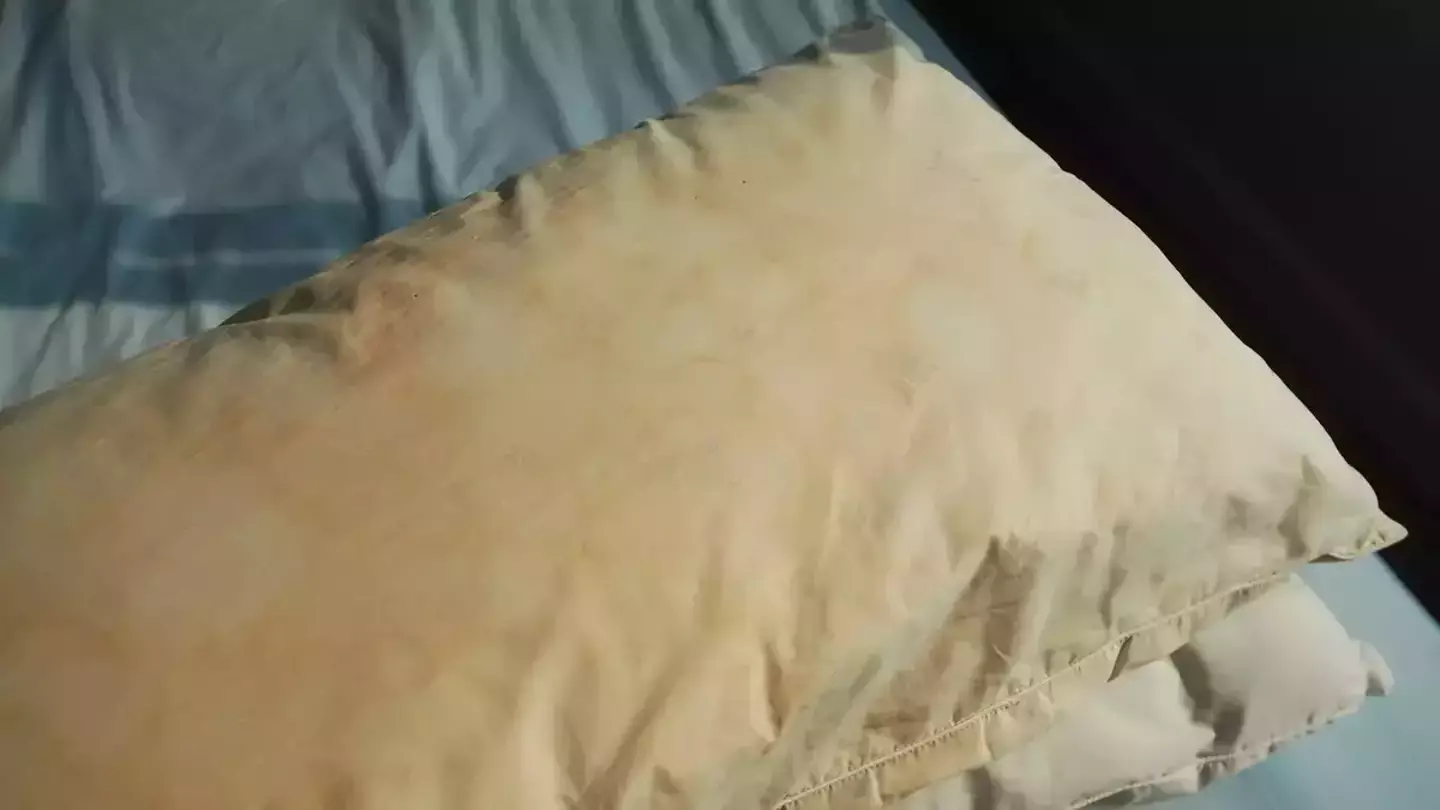 The infamous yellow pillow on show (Getty Stock Photo)