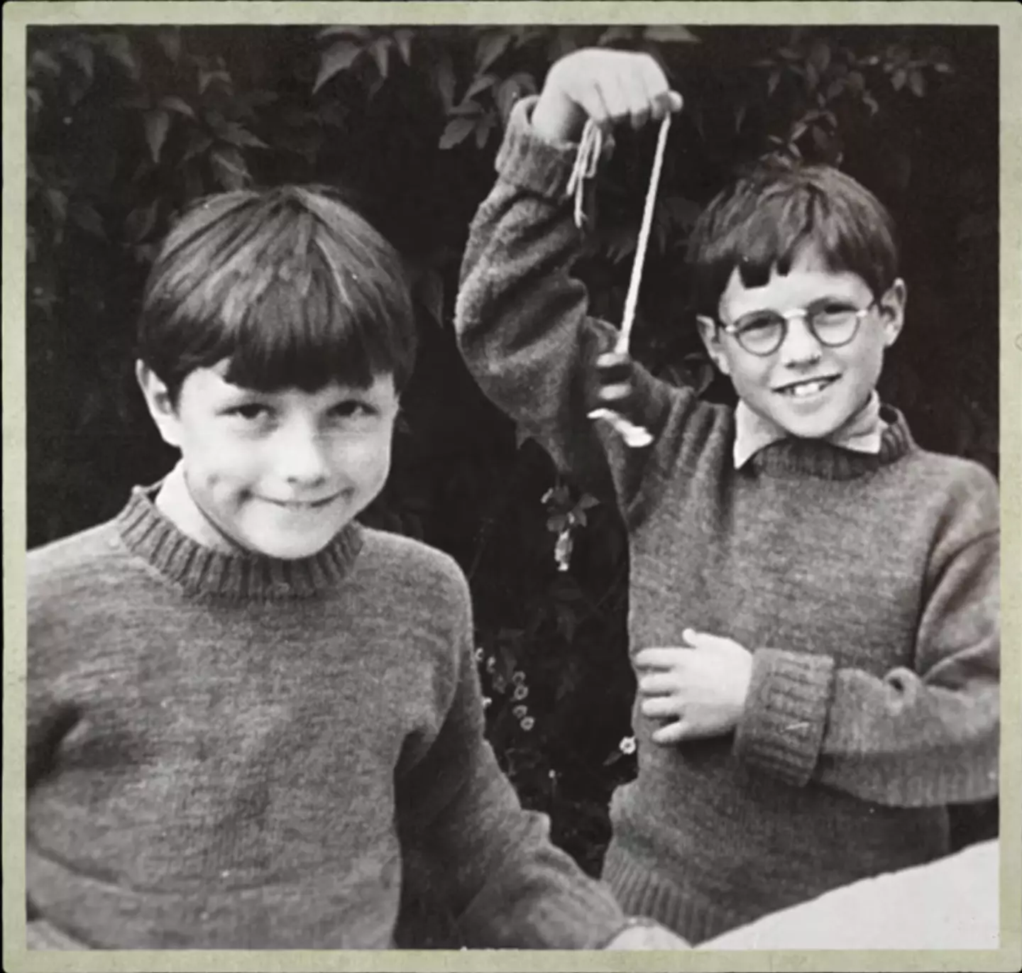 Marcus and Alex Lewis as young kids (Netflix)
