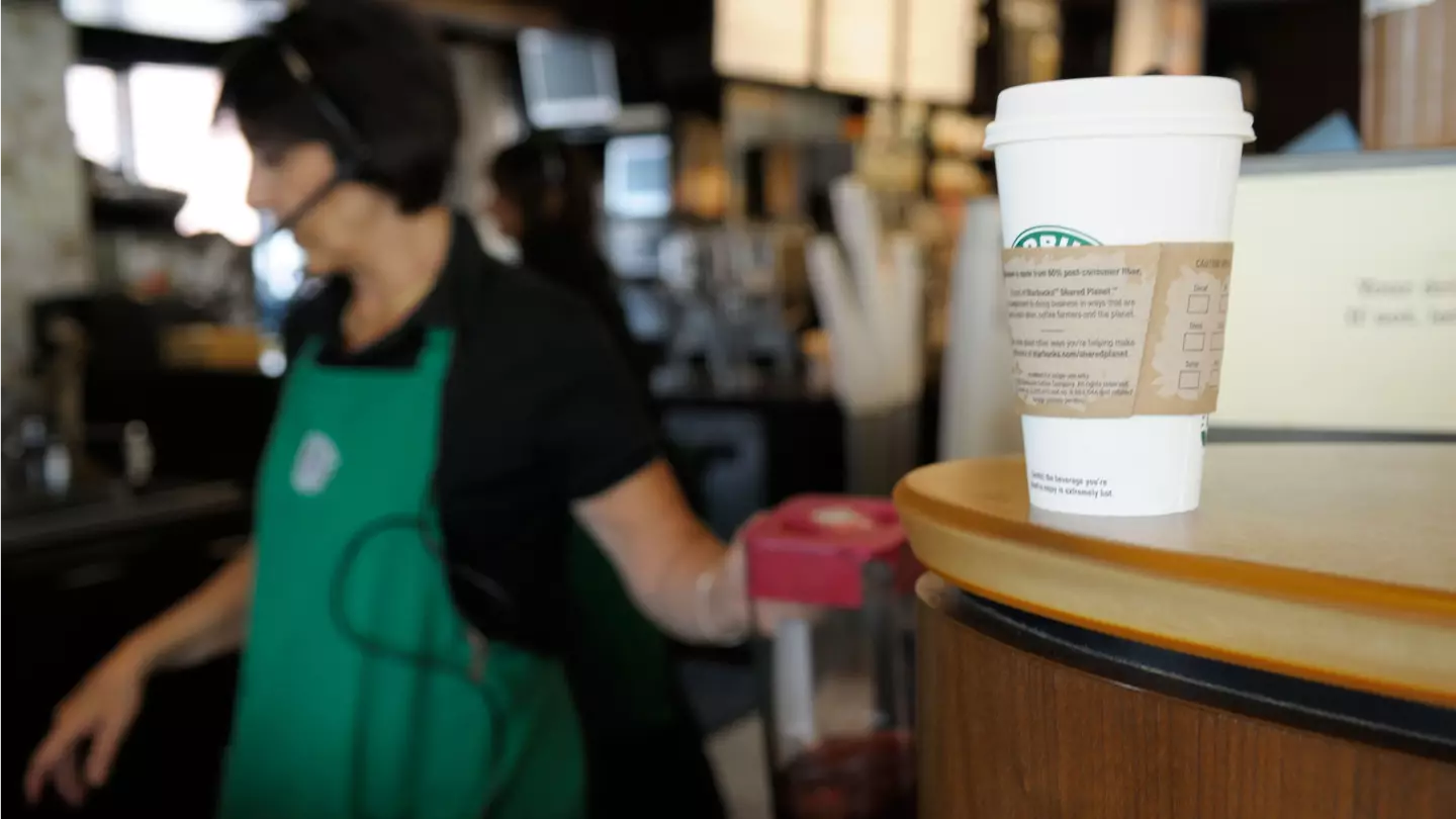 Starbucks Employee Checks Girl Is Safe By Writing Message On Drinks Lid