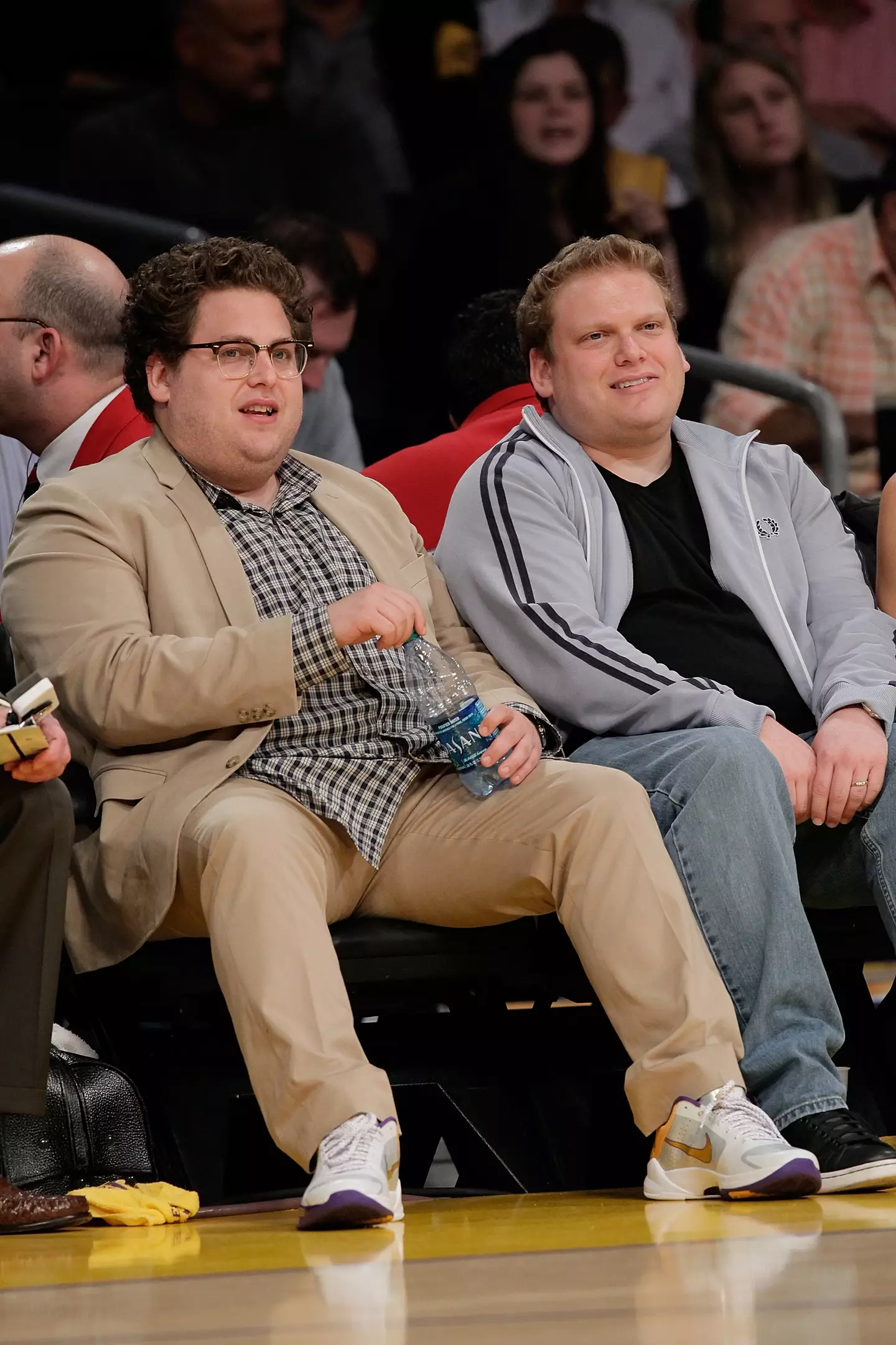 The photo of Jonah Hill and his brother, Jordan Feldstein, at the Los Angeles Lakers basketball match.