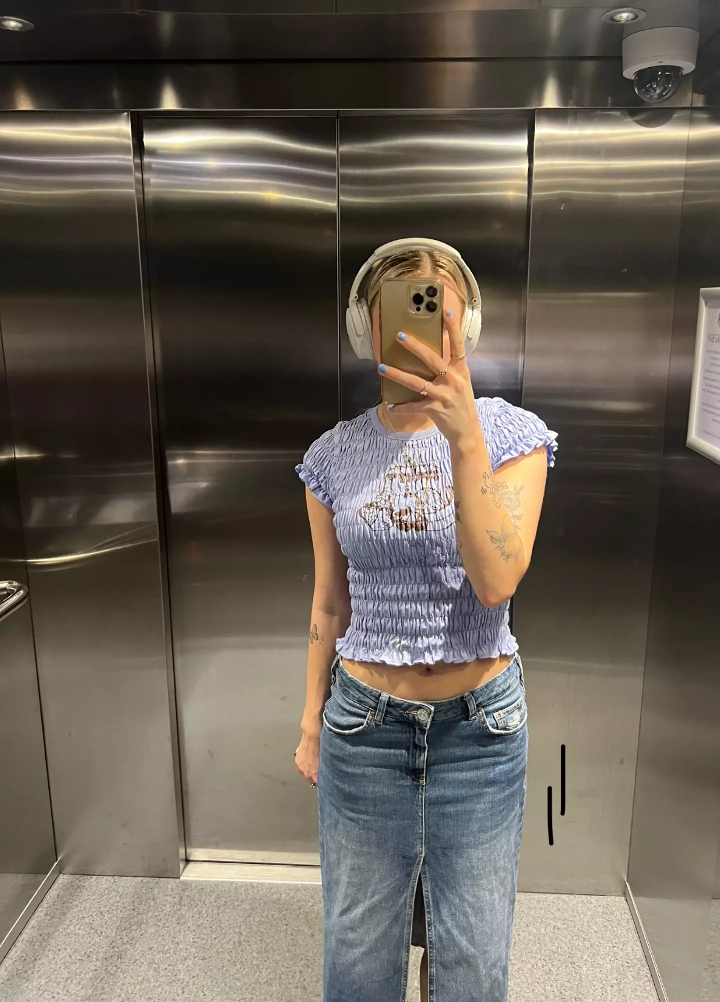 Spot the vape (difficult edition). Yeah, I tried my hardest to make sure it wasn't in any pics, so I frequently had one hand behind my back in outfit pics because it HAD to be in my hand, all the time.