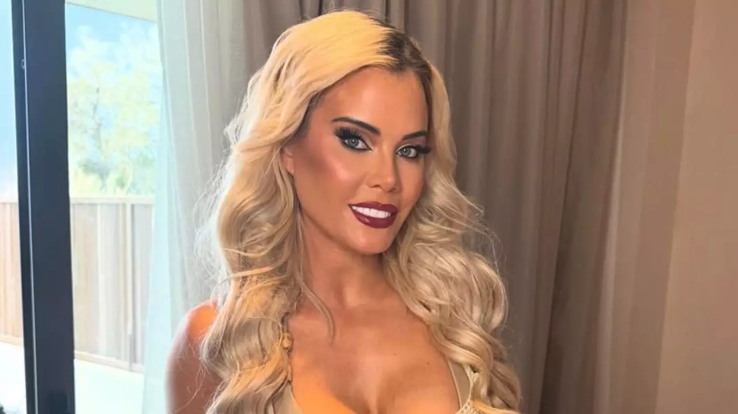 Instagram/@carlahoweofficial