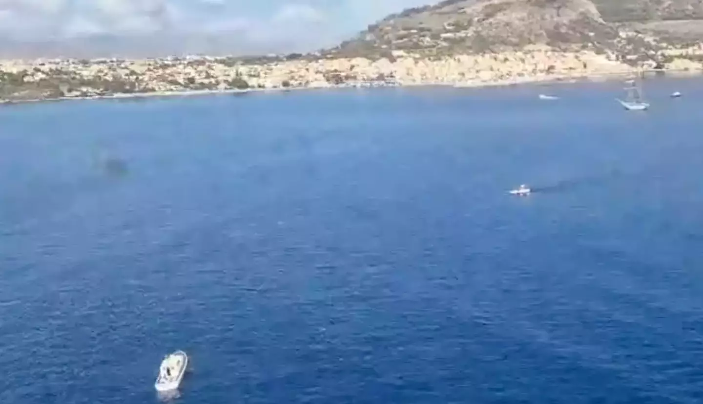 The divers are continuing their search. (Italian fire and rescue service)
