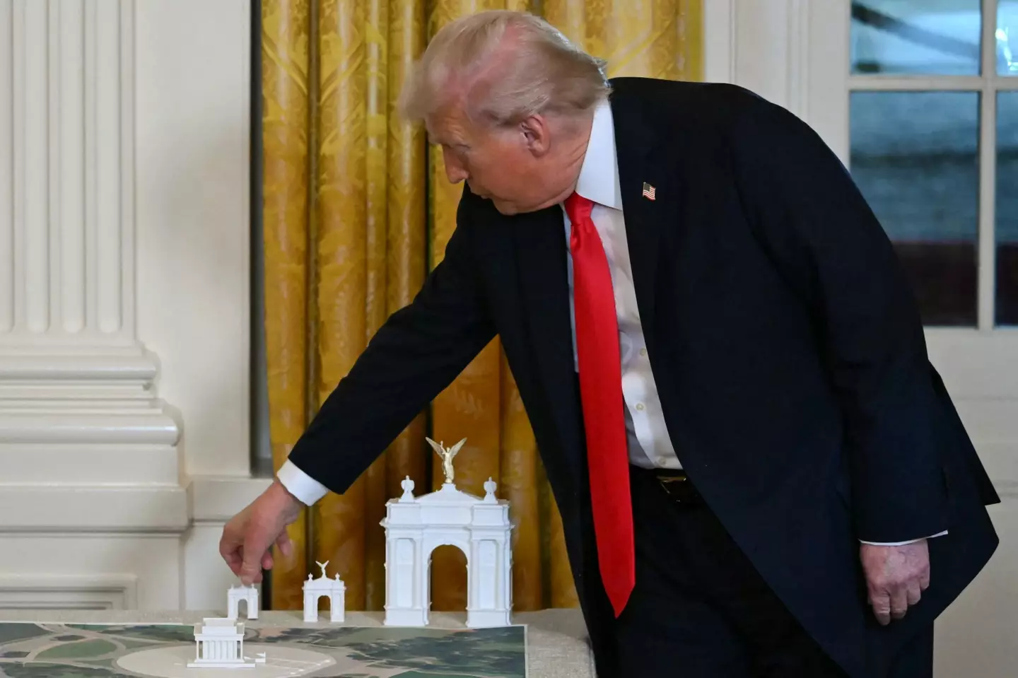 Biggest is best, apparently (ANDREW CABALLERO-REYNOLDS/AFP via Getty Images)