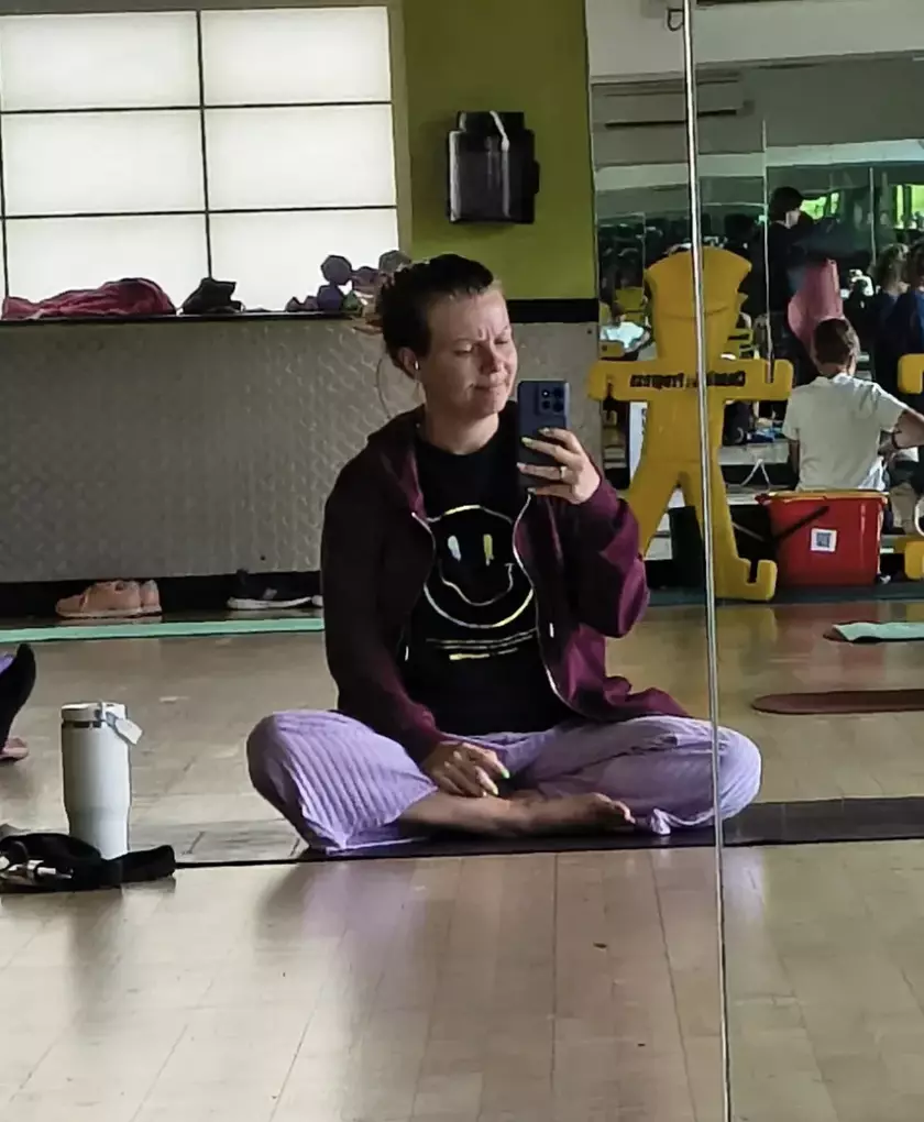 She tries to do exercises to help her back. (Instagram/breastreduction_diary)