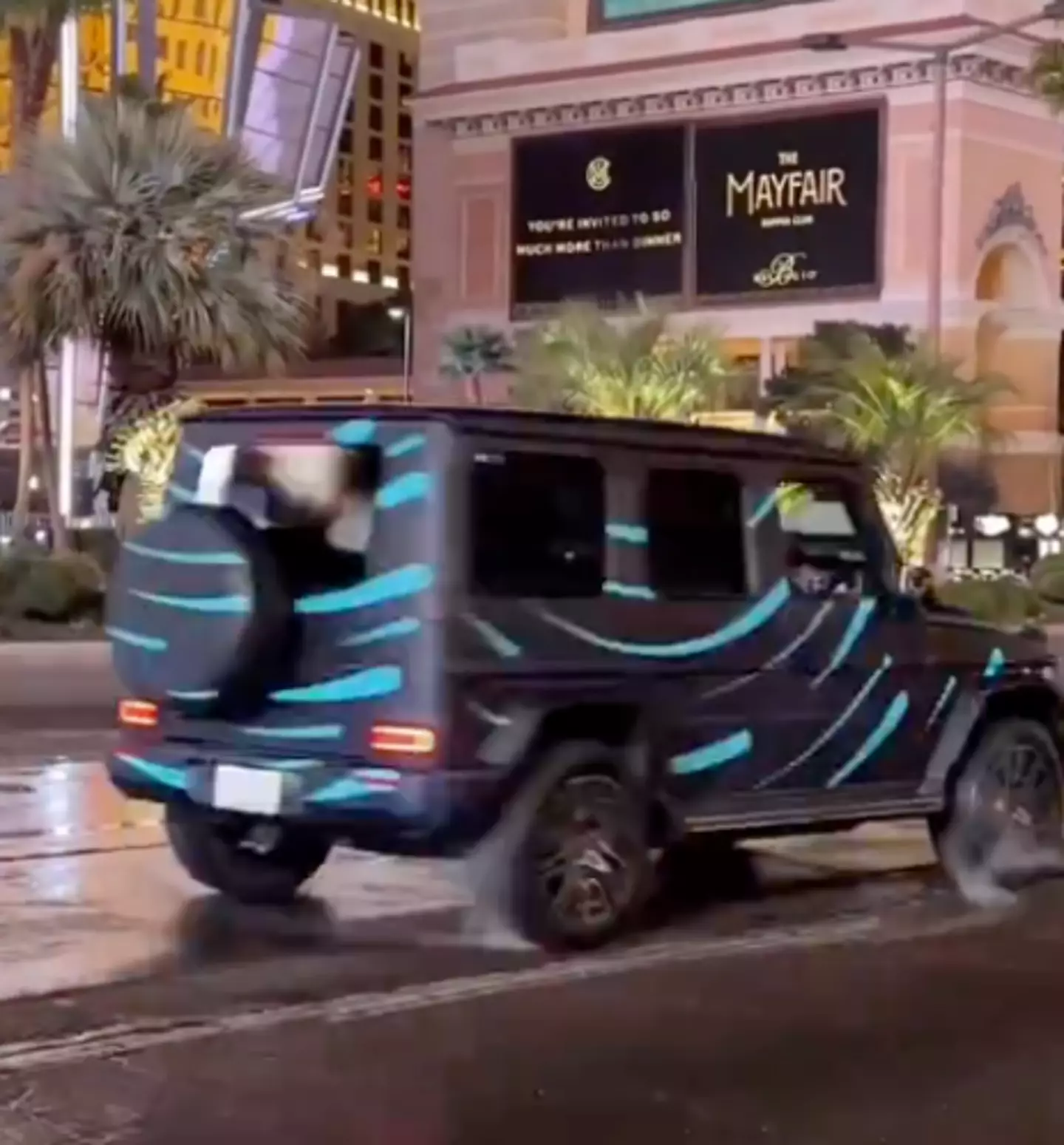The camouflage version of the Mercedes-Benz EQG debuted outside the Bellagio in Las Vegas and viewers were a bit stunned by the 360-degreee tank-turn feature.