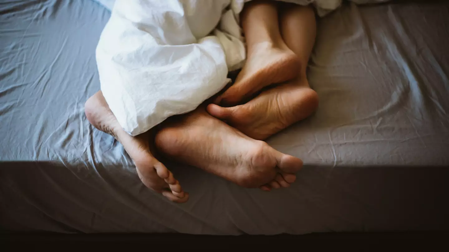 Relationship expert debunks myth about sleeping with someone on first date as Valentine's Day approaches