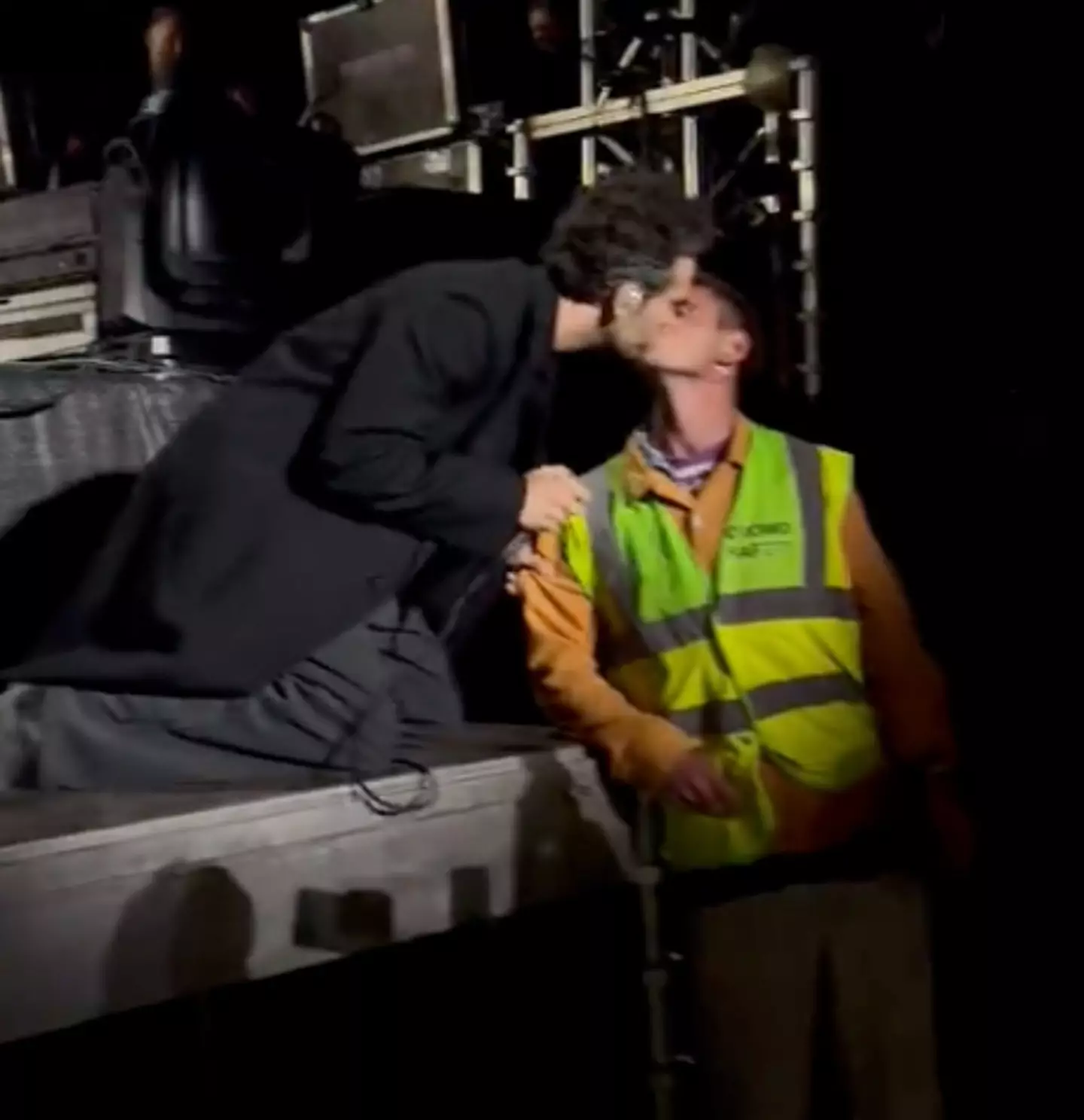 Matty Healy kisses a security guard.