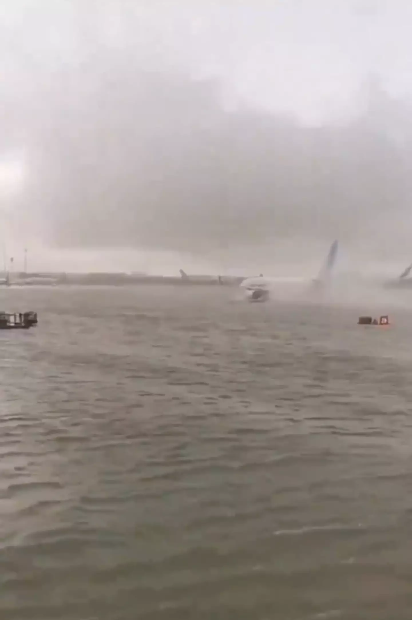 Airplanes are battling rain. (X/TheKamalGK)