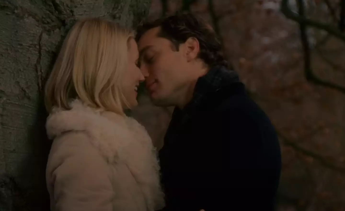 Sweet rom-com moment or just a ploy to steal her heart and home? The answer is obvious. (Universal Pictures)