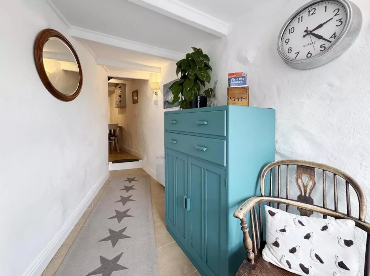 The home gets significantly narrower once you're inside (Rightmove)