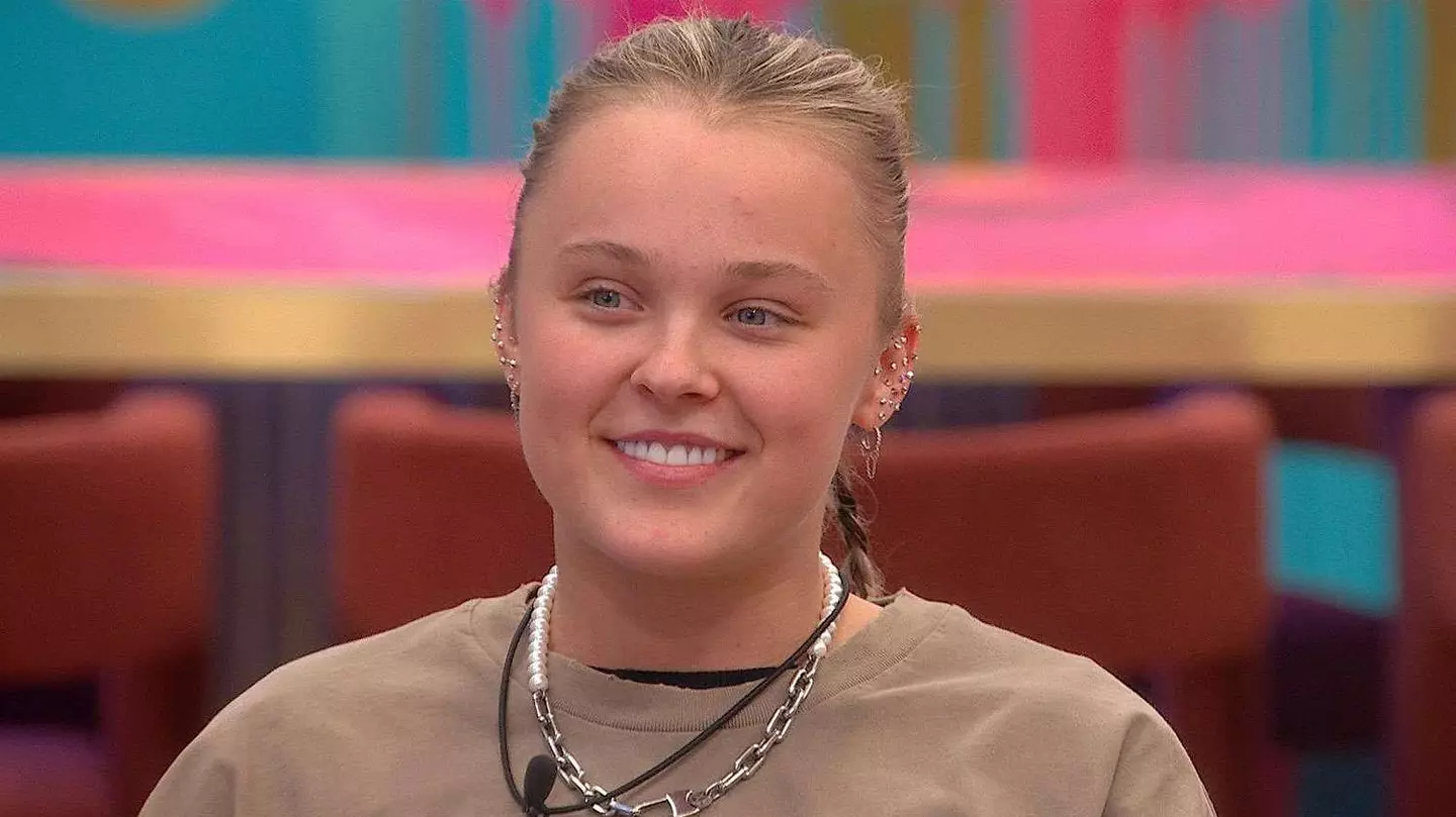 JoJo Siwa clarifies comments about her sexuality after realising ‘she's not a lesbian' on CBB