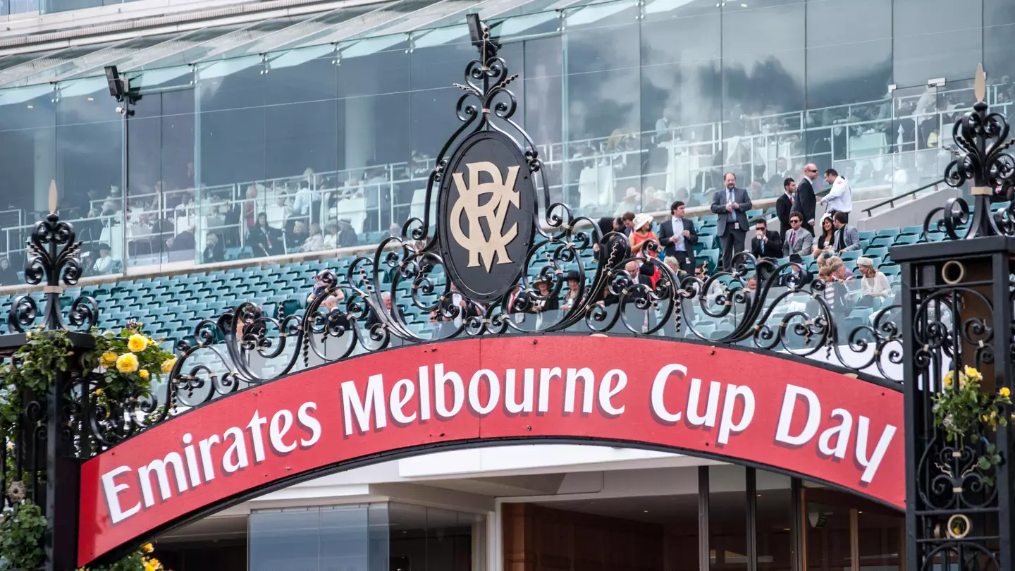 How many horses have died in Melbourne Cup history?