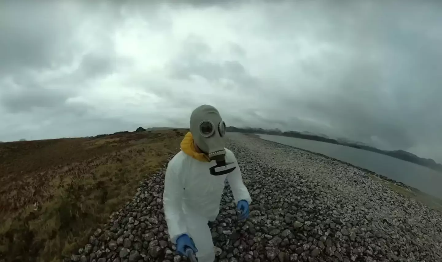 A YouTuber and his friend spent 24 hours on the 'deadly' island (YouTube/DaraTah)
