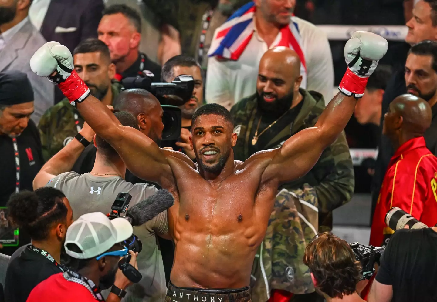 AJ celebrates his knockout as he sets his sights on Fury in 2026 (Getty/Giorgio Viera)