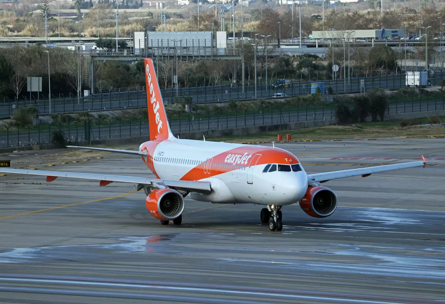 The plane was an easyJet Airbus A320 (Joan Valls/Urbanandsport/NurPhoto via Getty Images)