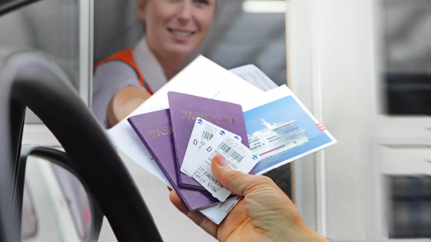 Brits flying to Spain face £6,000 fine for basic document error