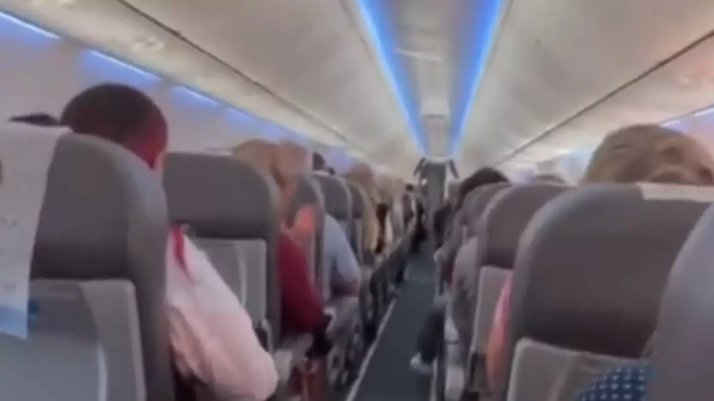 Flight attendant reveals chilling reason why passengers should never clap when a plane lands at airport