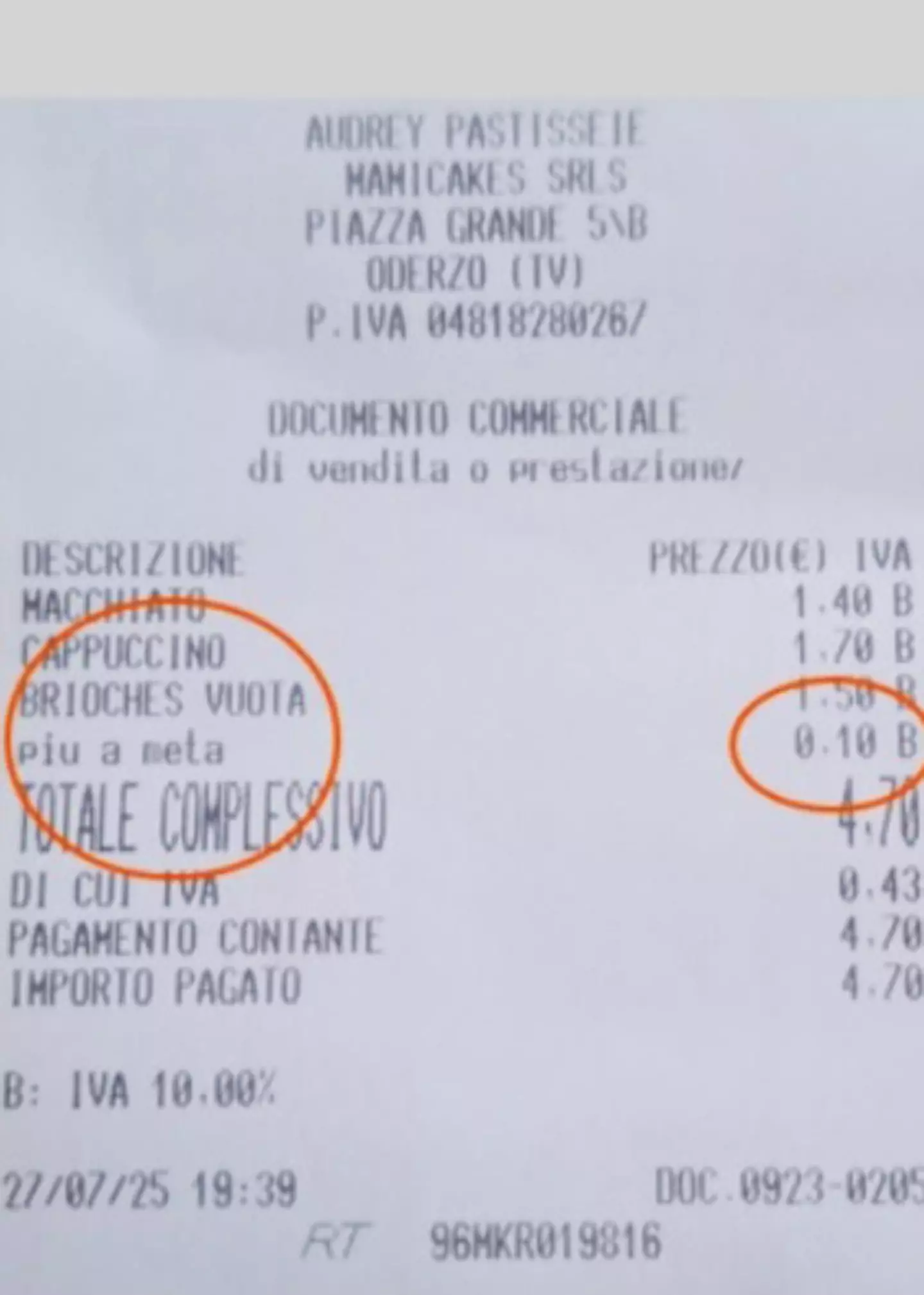 Another woman was charged for having her croissant cut in half (Newsflash/NX)