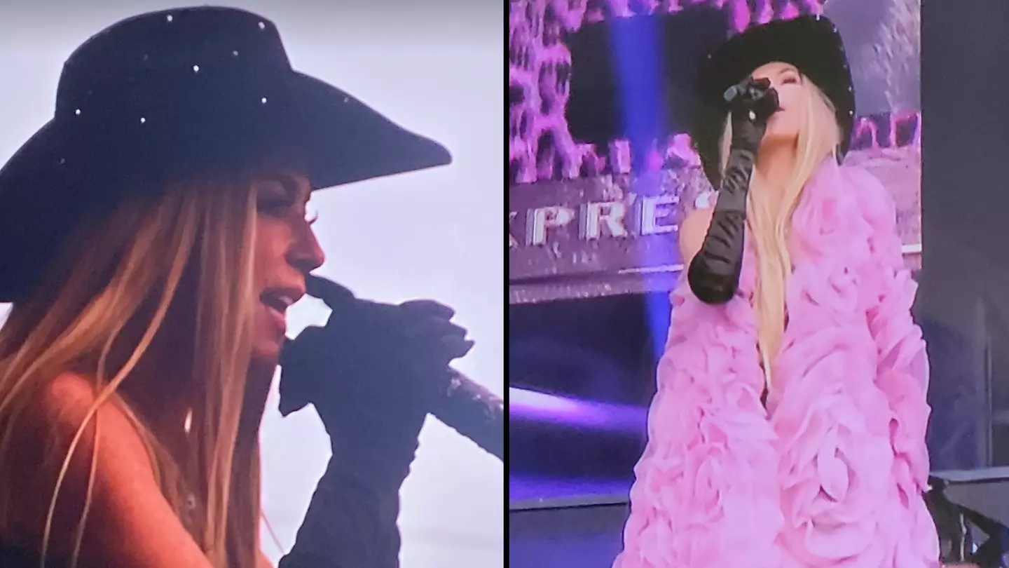 Viewers point out issue with Shania Twain's mic during Glastonbury performance