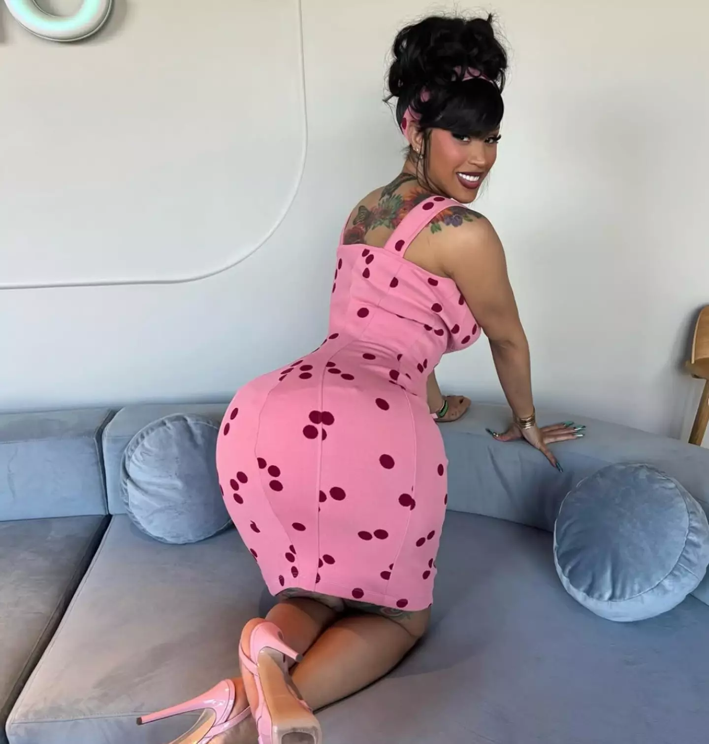 The rapper was flushing money down the toilet in the most literal sense (Instagram/@iamcardib)