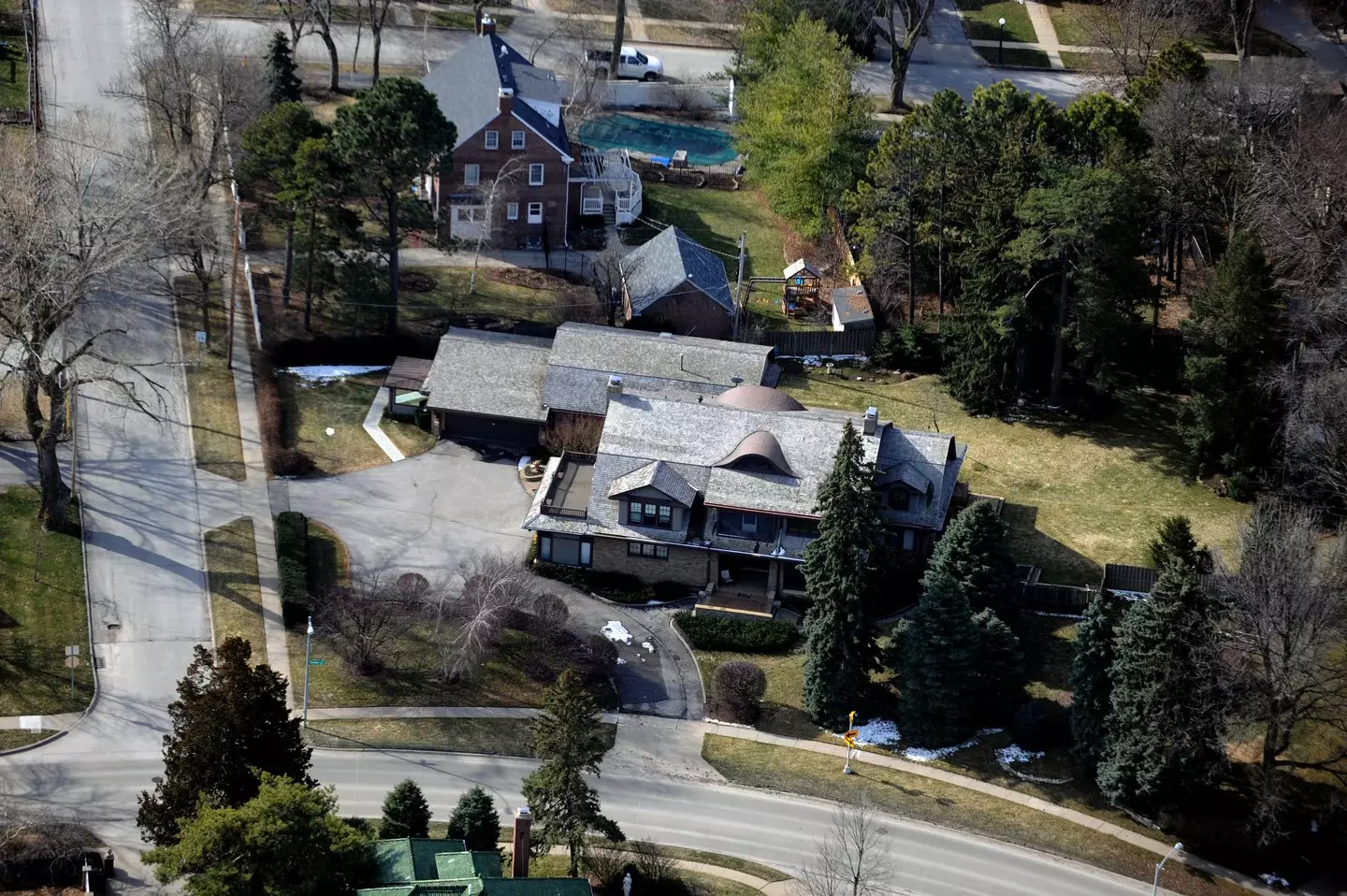 The billionaire, 95, bought the five-bedroom pad for $31,500 (Paul Harris/Getty Images)