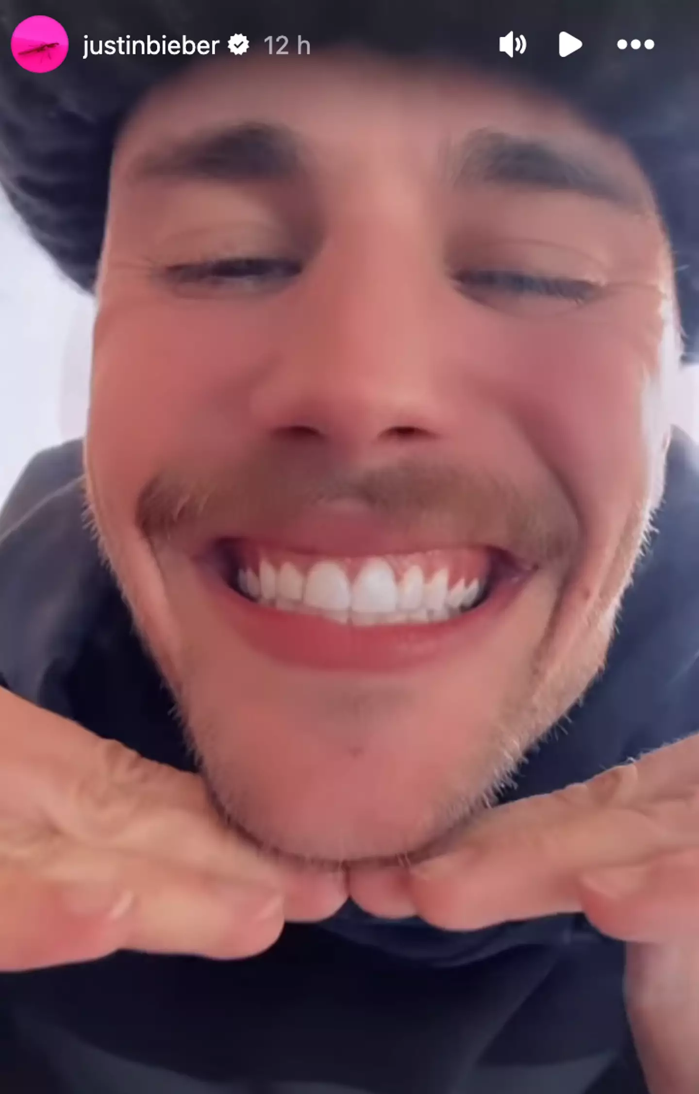 Fans were convinced the clip was the singer 'trolling' critics (Instagram/@justinbieber)