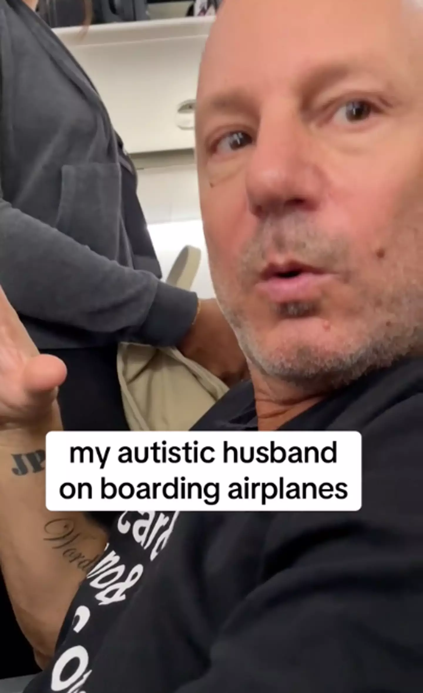 Michael's opinion on 'how planes should be boarded' has gone viral (TikTok/@rachyodes)