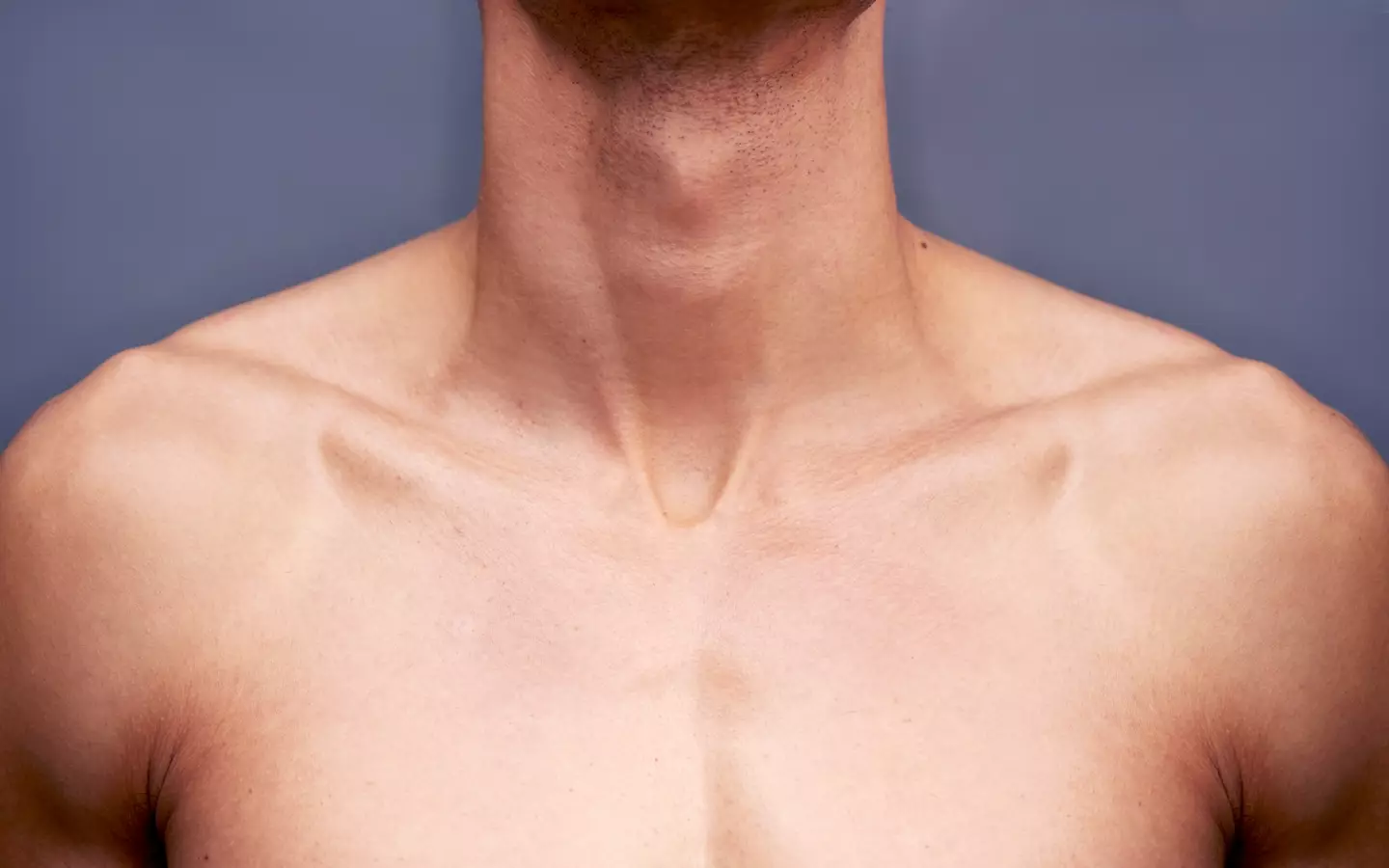 Warning issued over âTech Neckâ and why itâs so bad for your health - Health - LADbible