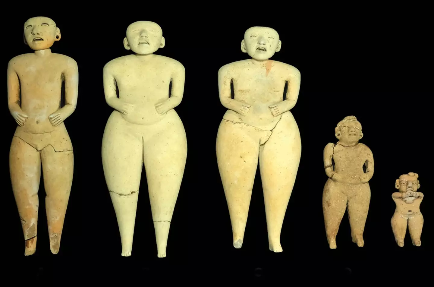 The 'creepy' figurines were discovered on top of an ancient pyramid at the site of San Isidro in El Salvador (J. Przedwojewska-Szymańska/PASI)